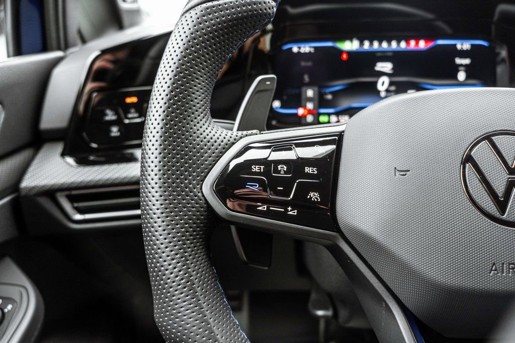 Used 2024 Volkswagen Golf R image 25