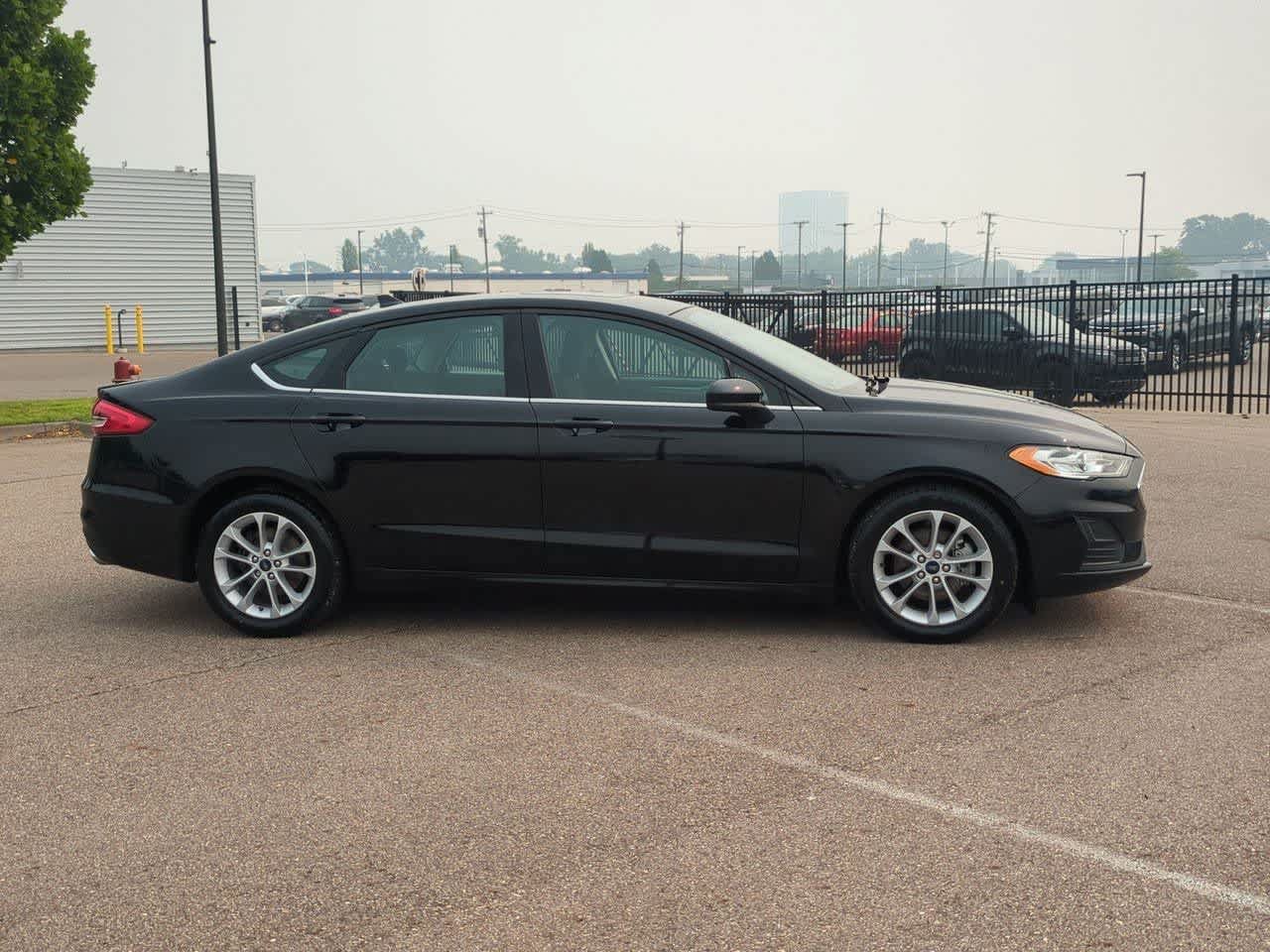 Used 2020 Ford Fusion SE FWD image 7