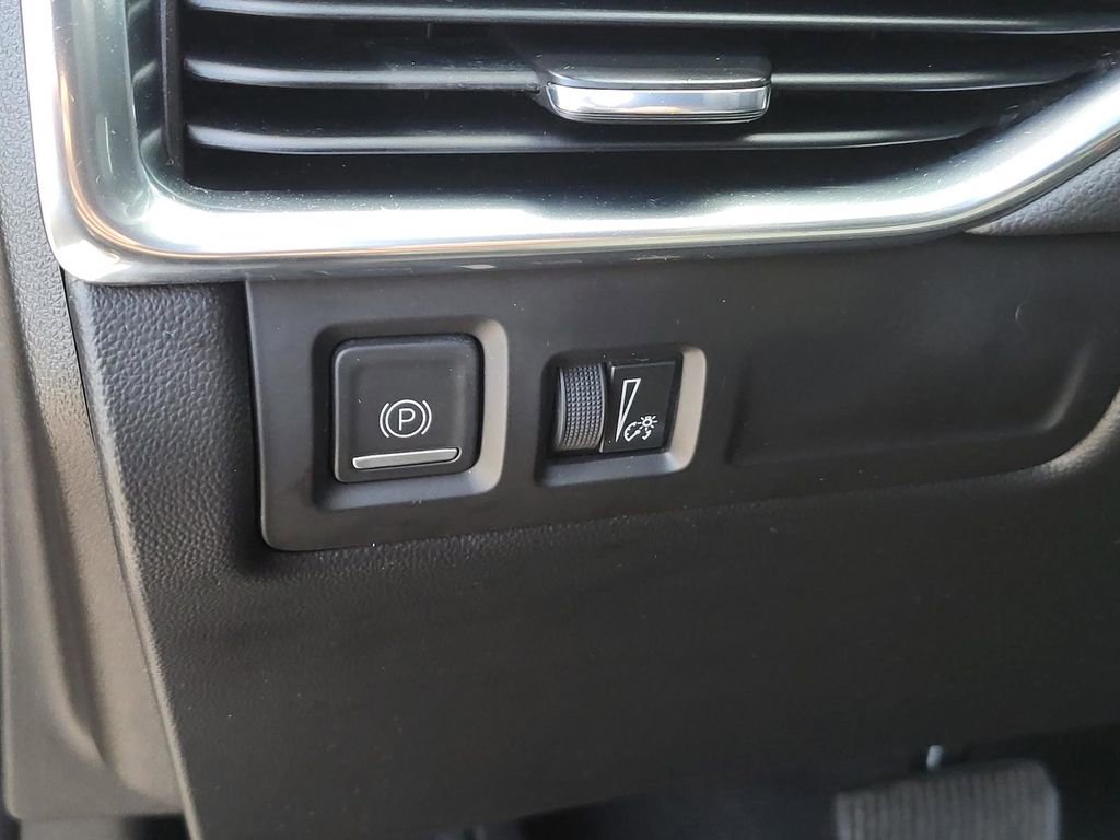 Used 2023 Cadillac XT4 Premium Luxury w/ Cold Weather Package image 21