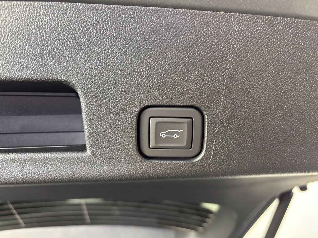 New 2027 Chevrolet Traverse LT w/ LPO, Floor Liner Package FWD image 25
