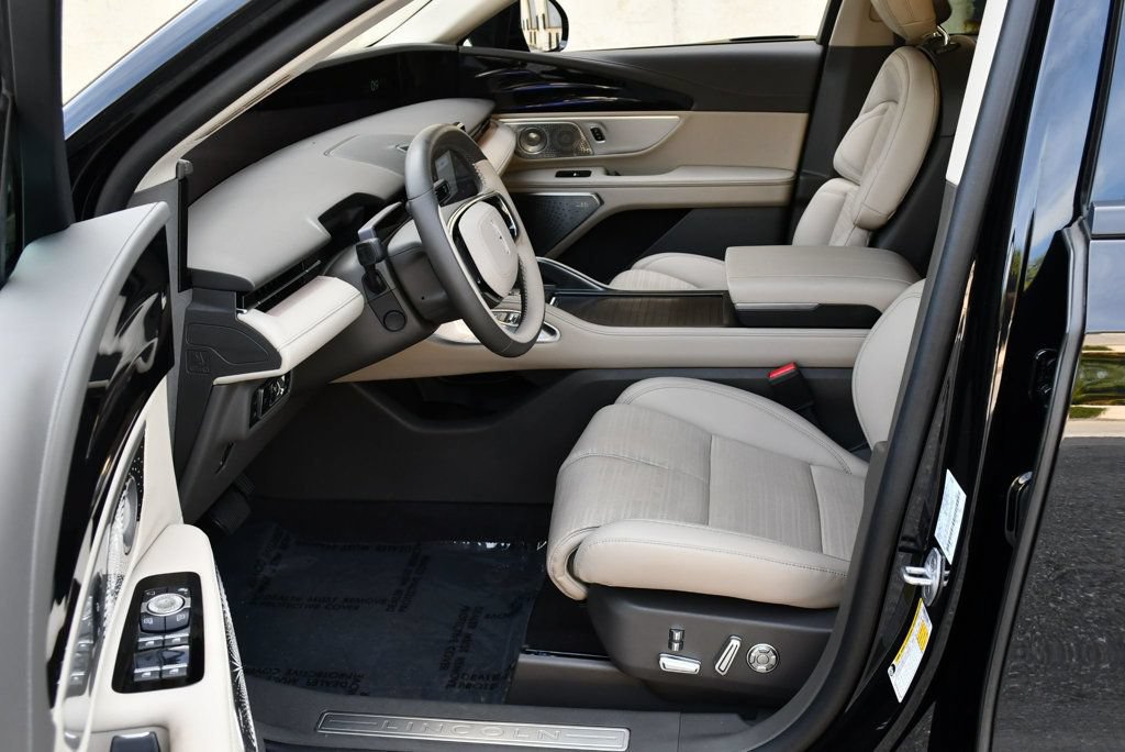 Used 2024 Lincoln Nautilus Reserve w/ Equipment Group 203A AWD/4WD image 41