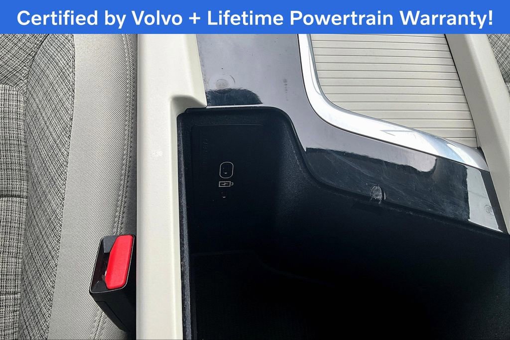 Used 2022 Volvo XC60 B5 Momentum image 32
