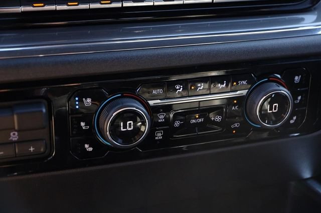 Used 2023 Chevrolet Silverado 1500 High Country w/ High Country Premium Package AWD/4WD image 19
