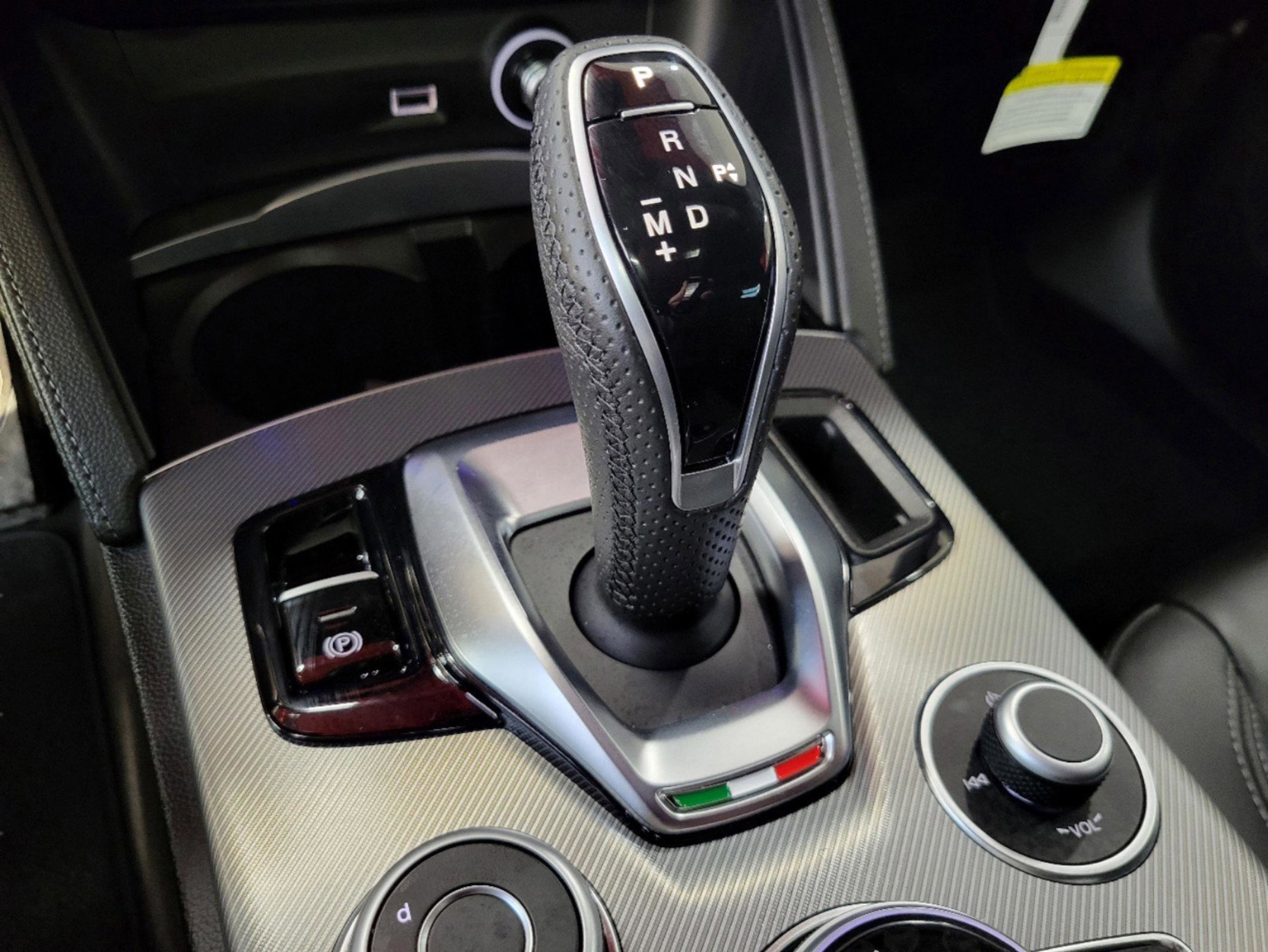 New 2025 Alfa Romeo Stelvio Sprint AWD/4WD image 84