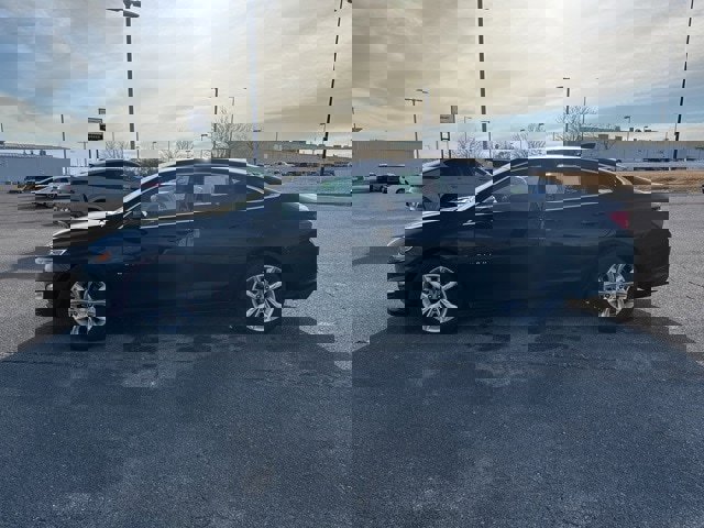 Used 2024 Chevrolet Malibu LT image 2