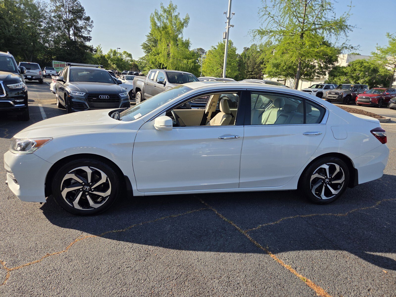 Used 2017 Honda Accord EX-L image 8