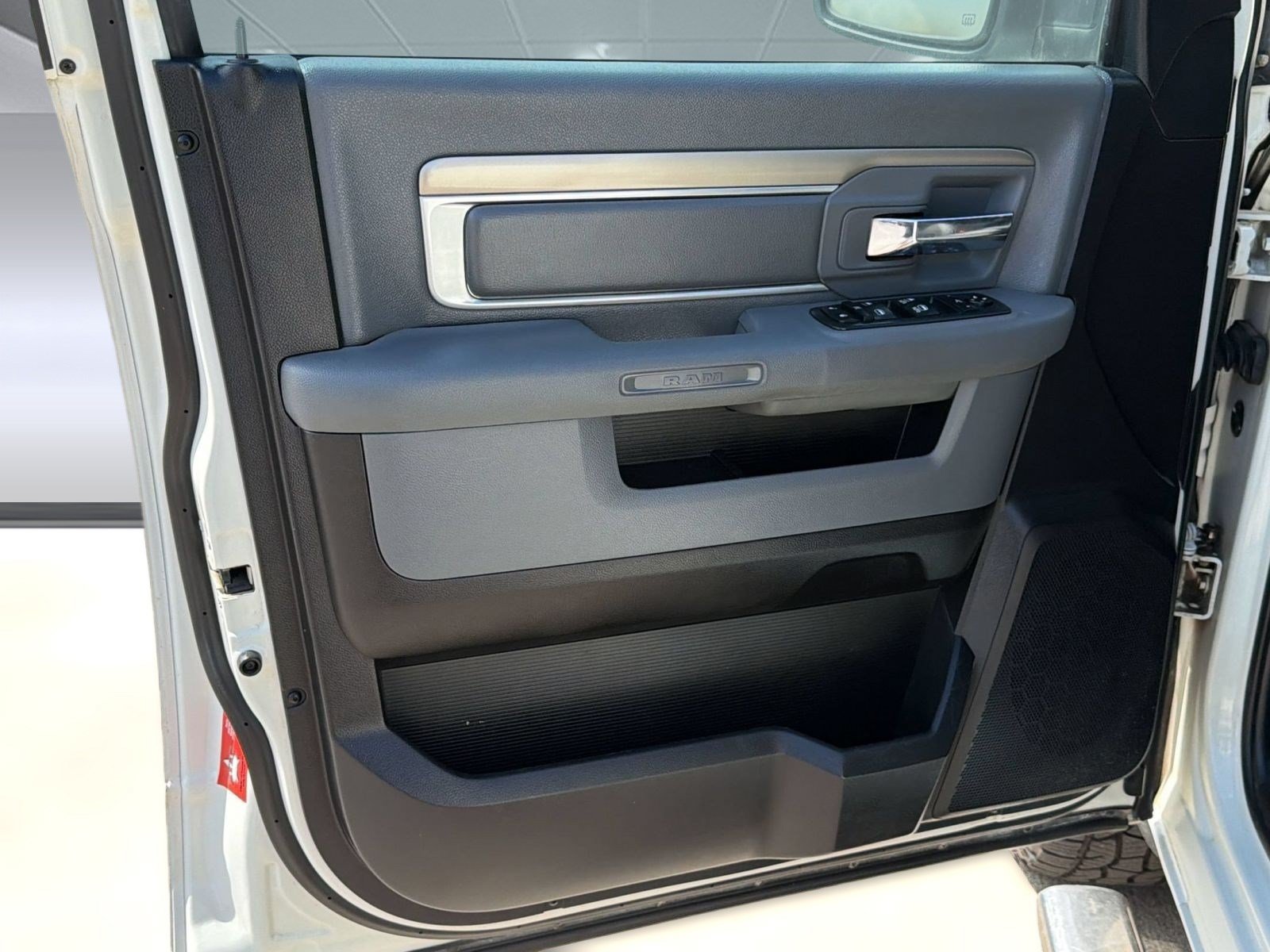 Used 2016 RAM 1500 Lone Star RWD image 23