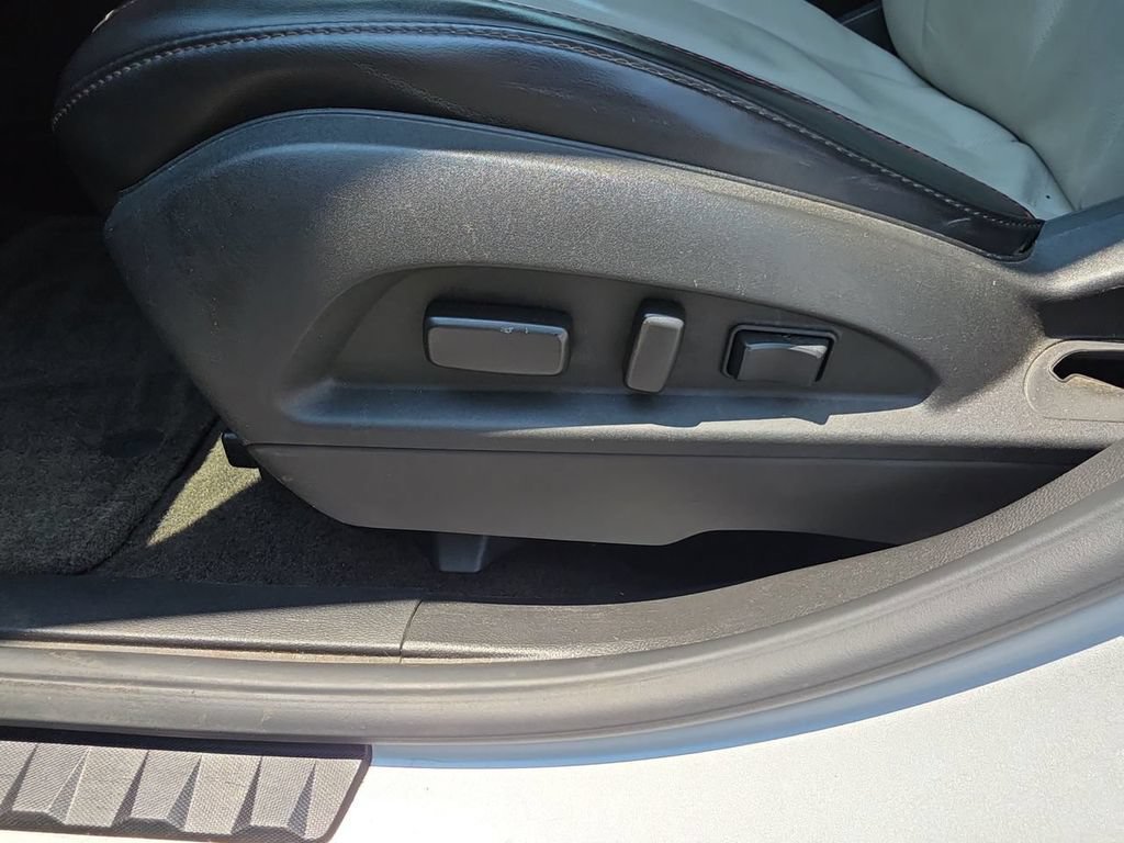 Used 2011 Chevrolet Equinox LT FWD image 16