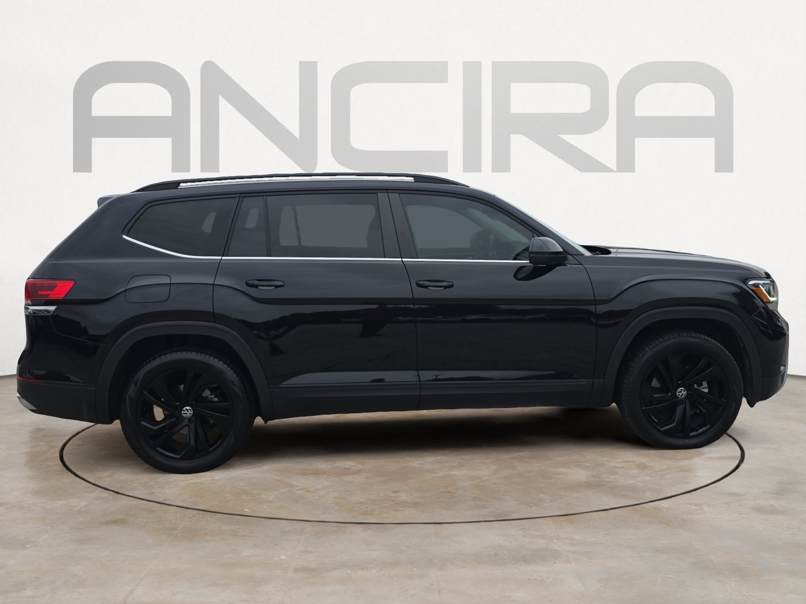 Used 2023 Volkswagen Atlas SE w/ Black Wheel Package FWD image 11