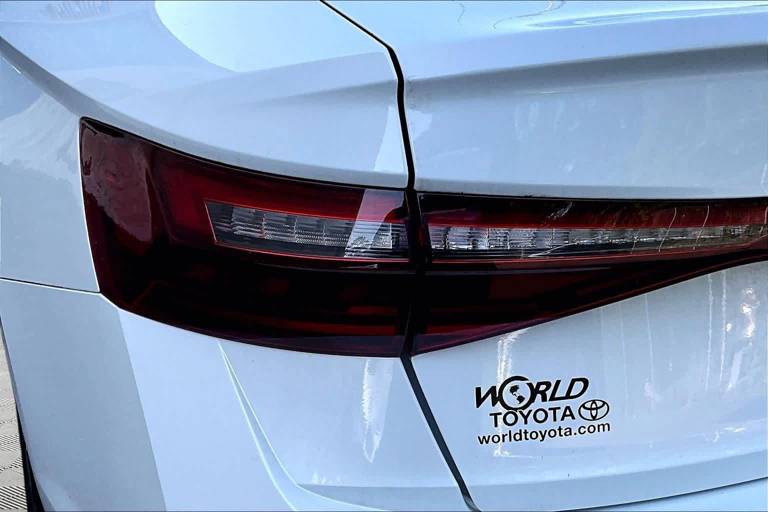 Used 2025 Volkswagen Jetta SE FWD image 28