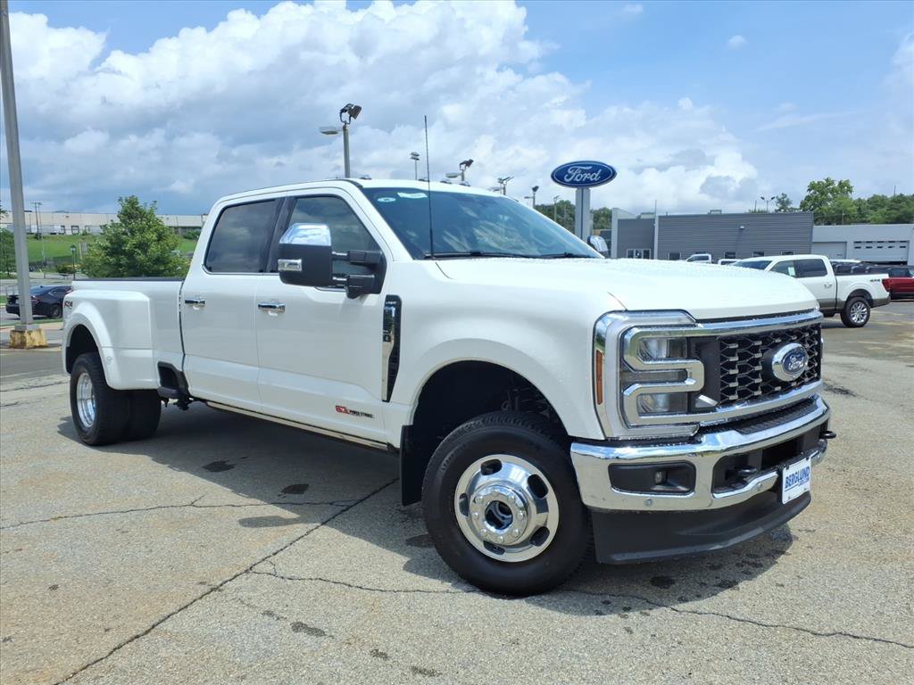 New 2026 Ford F350 Lariat w/ Lariat Ultimate Package