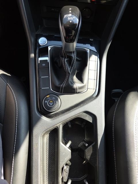 Used 2022 Volkswagen Taos SEL w/ Panoramic Sunroof Package image 19