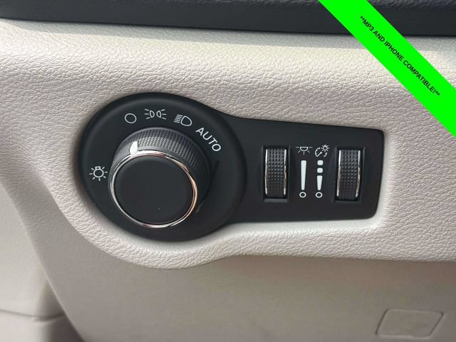 Used 2023 Chrysler Voyager LX FWD image 11