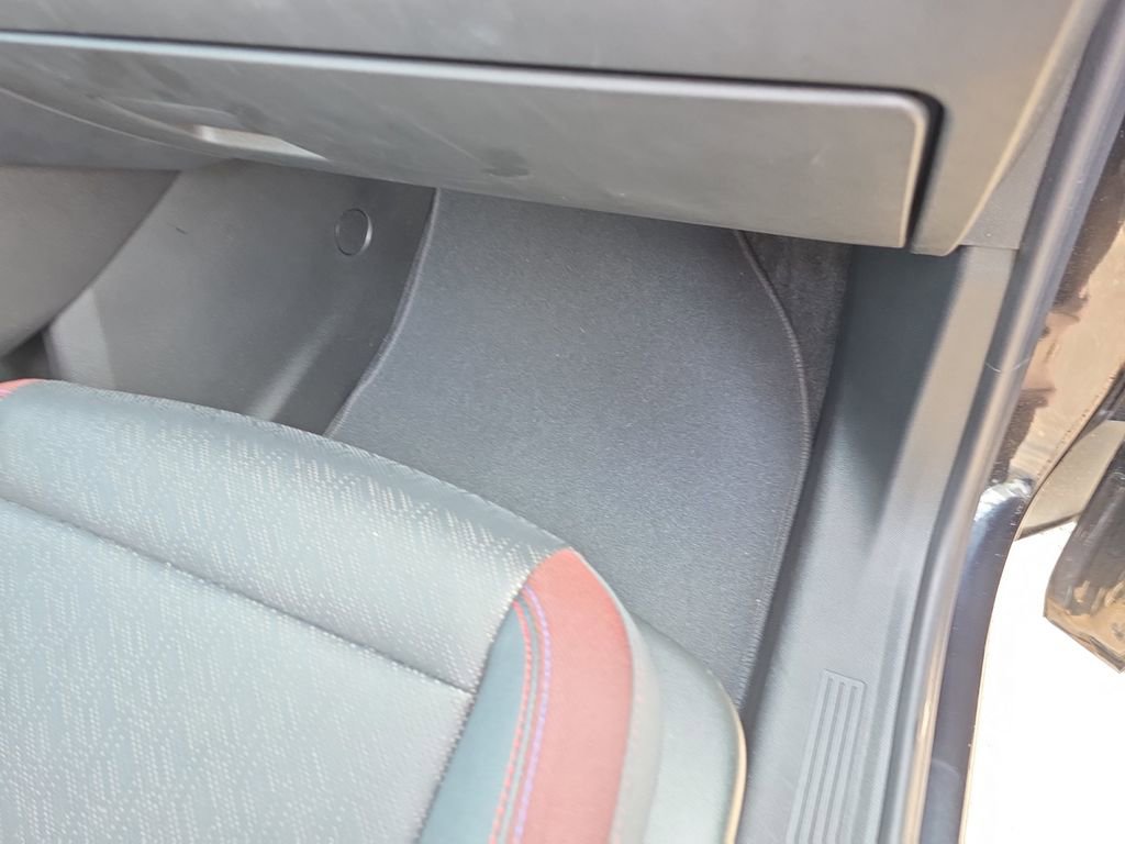 Used 2025 Chevrolet Equinox RS image 13