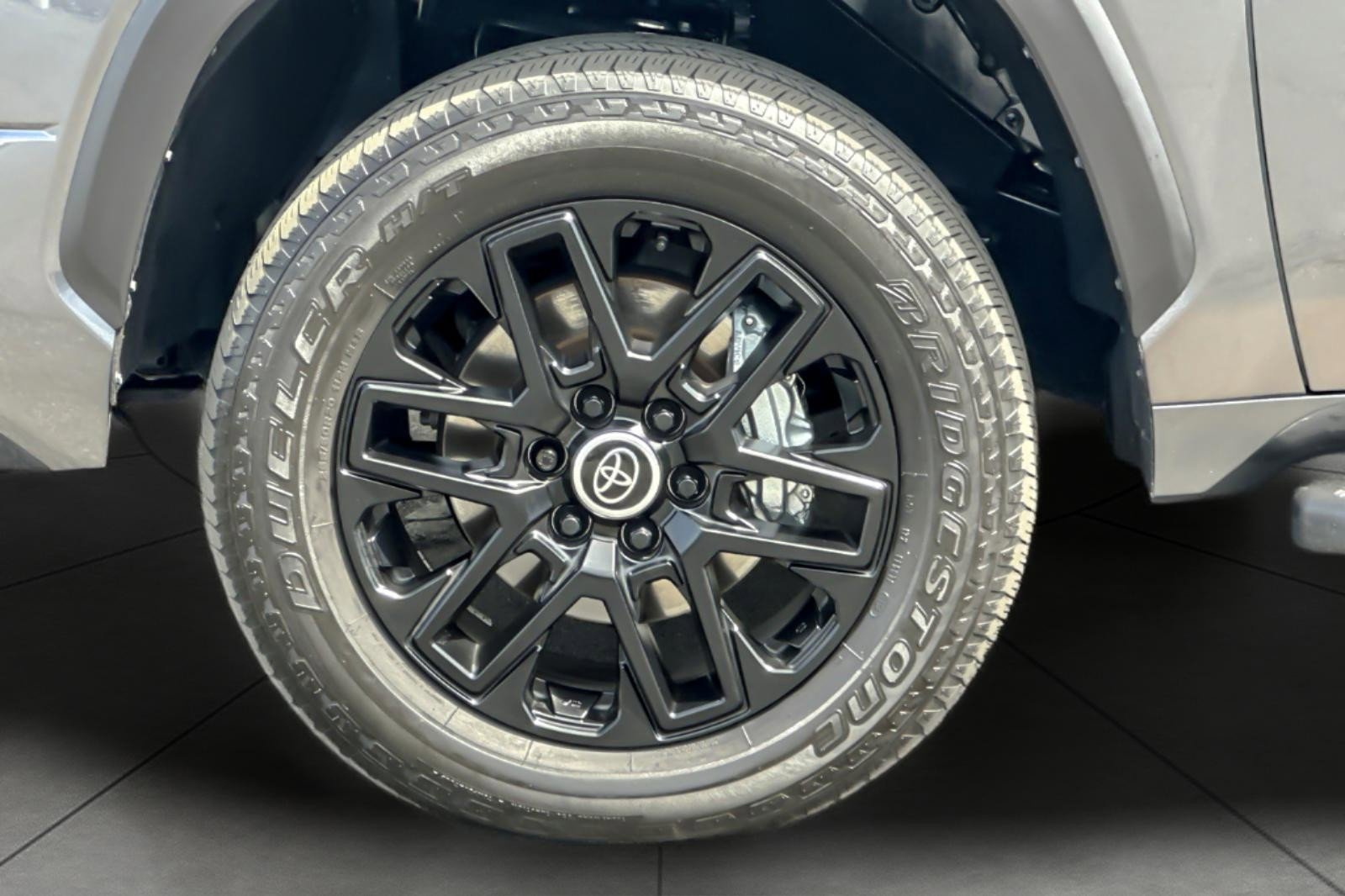Used 2024 Toyota Tundra Limited image 25