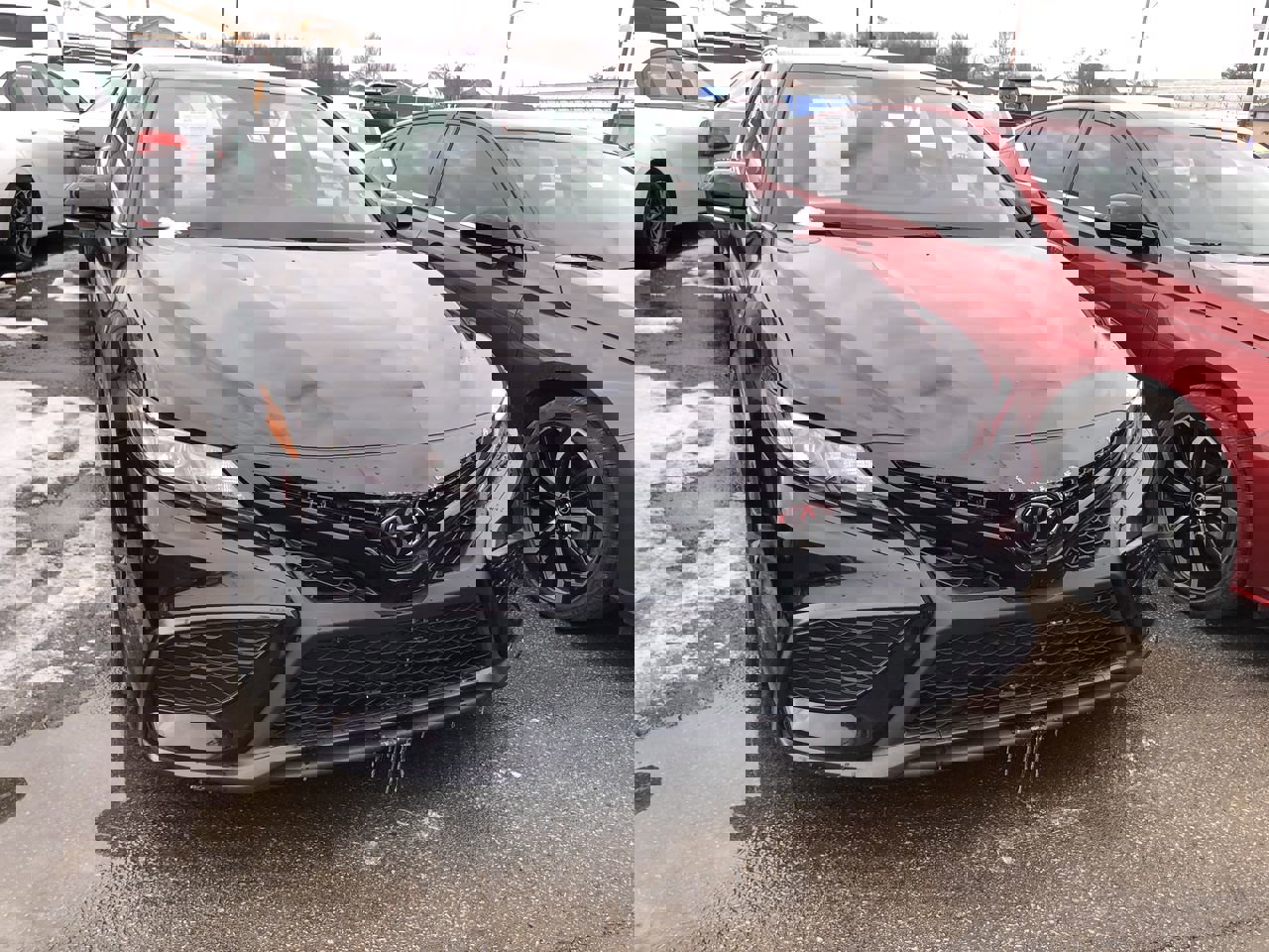 Used 2024 Toyota Camry SE image 8