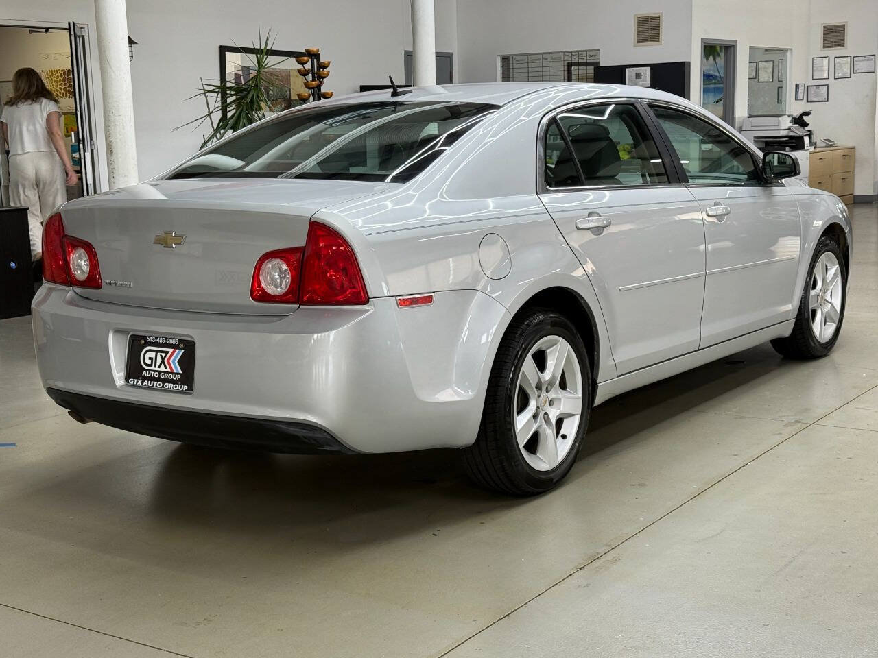 Used 2011 Chevrolet Malibu LS FWD image 2