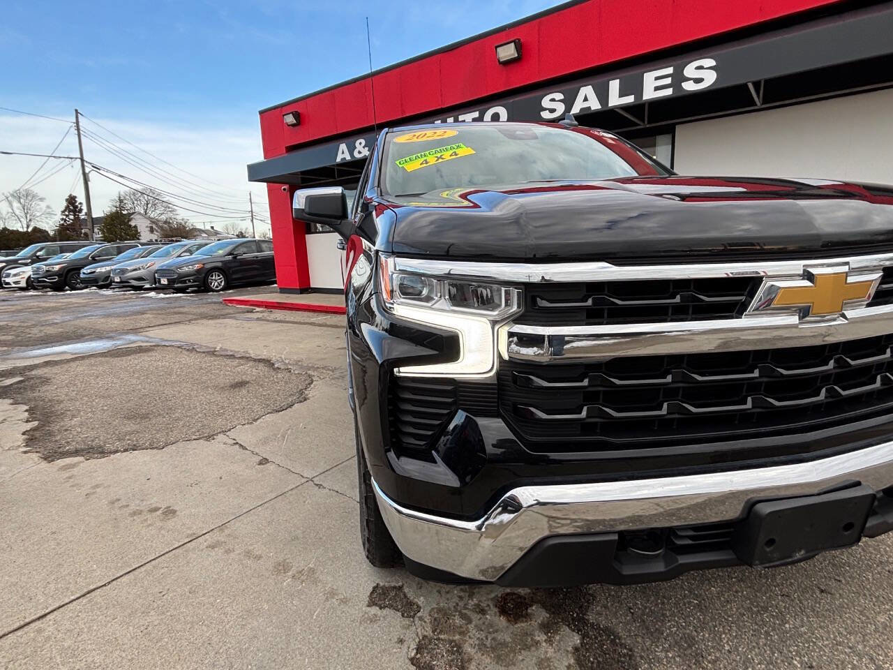Used 2022 Chevrolet Silverado 1500 LT w/ Z71 Off-Road Package image 9