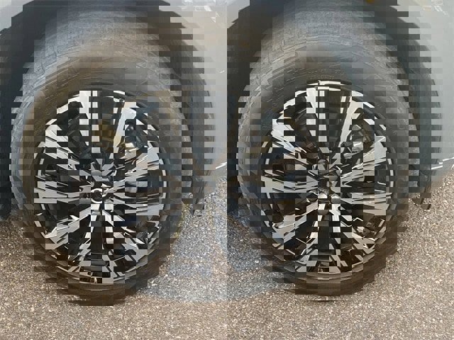 Certified 2023 Volvo XC60 B5 Core w/ Climate Package image 4