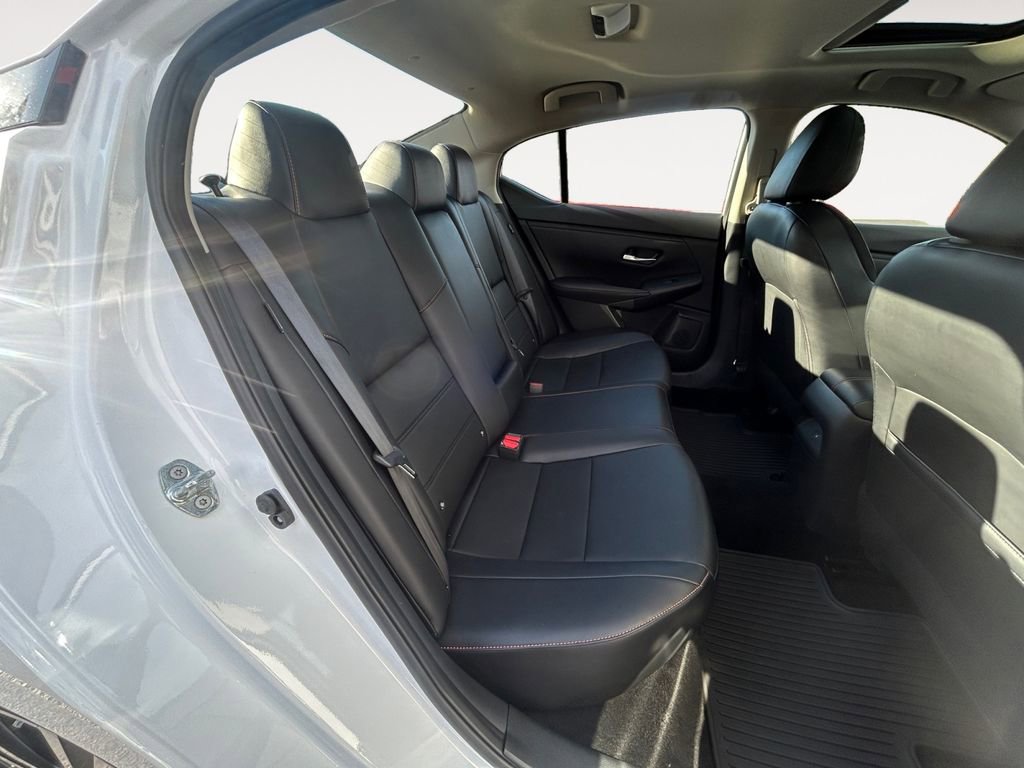 Used 2023 Nissan Sentra SR w/ SR Premium Package image 11
