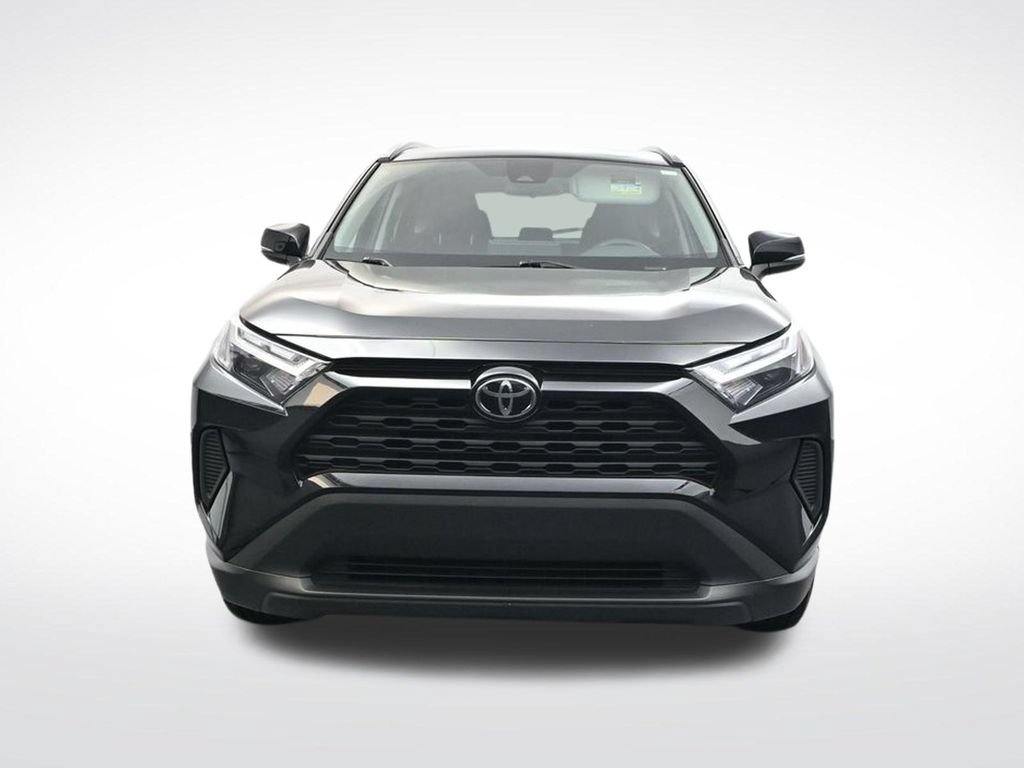 Used 2025 Toyota RAV4 XLE FWD image 2