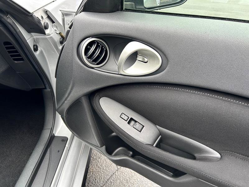 Used 2015 Nissan 370Z Coupe image 28