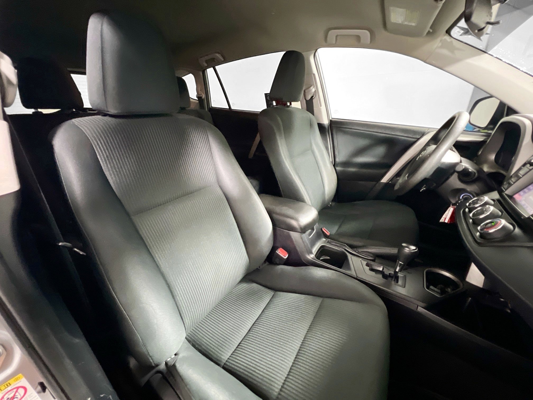 Used 2017 Toyota RAV4 LE image 30