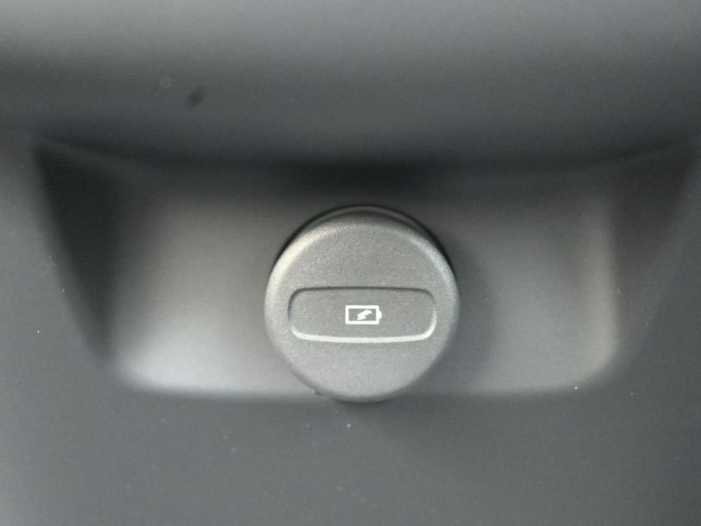 New 2026 Volvo XC90 B6 Plus w/ Protection Package Premier image 23