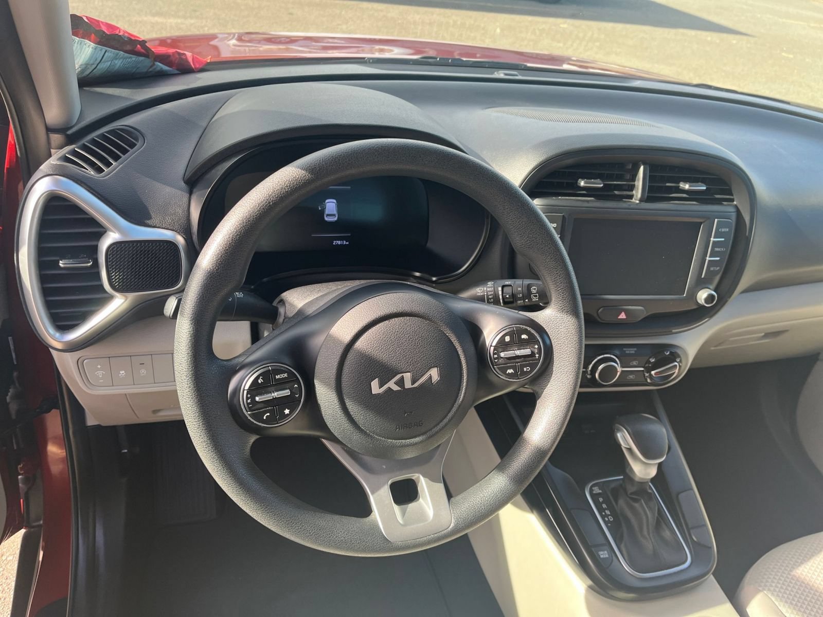 Used 2025 Kia Soul LX w/ LX Technology Package FWD image 32