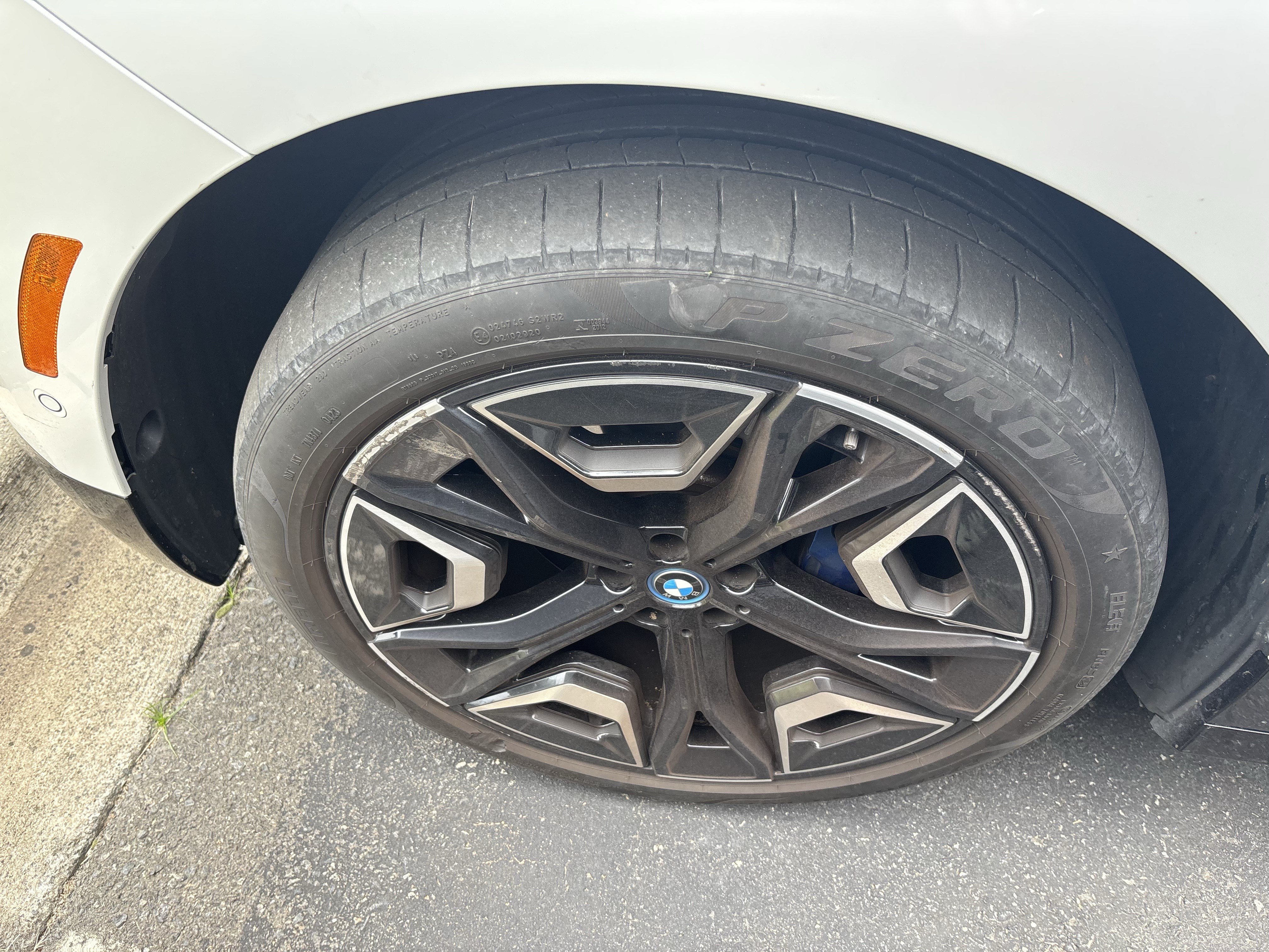 Certified 2024 BMW iX xDrive50 w/ Premium Package AWD/4WD image 28
