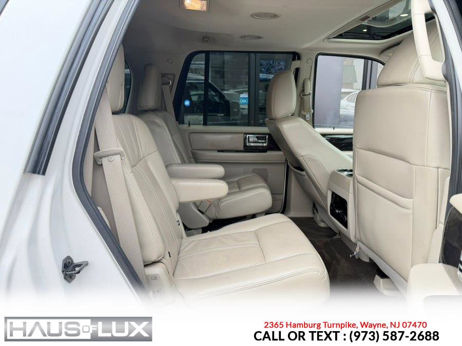 Used 2017 Lincoln Navigator Select image 20