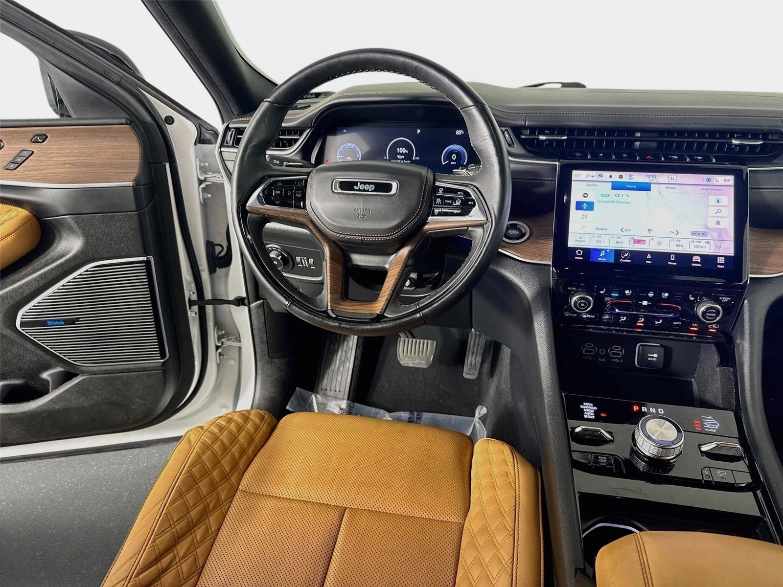 Used 2022 Jeep Grand Cherokee Summit w/ Adv Protech Group IV AWD/4WD image 25