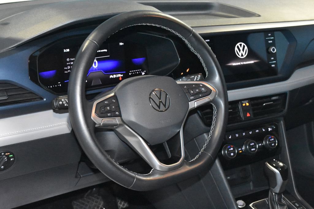 Used 2024 Volkswagen Taos SE FWD image 2