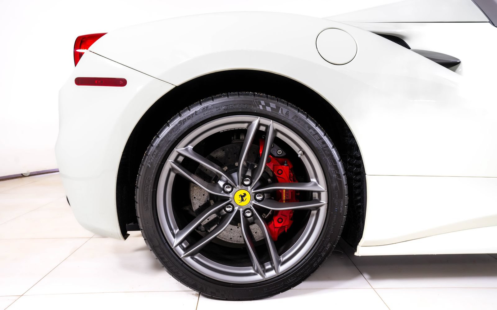 Used 2017 Ferrari 488 Spider RWD image 17