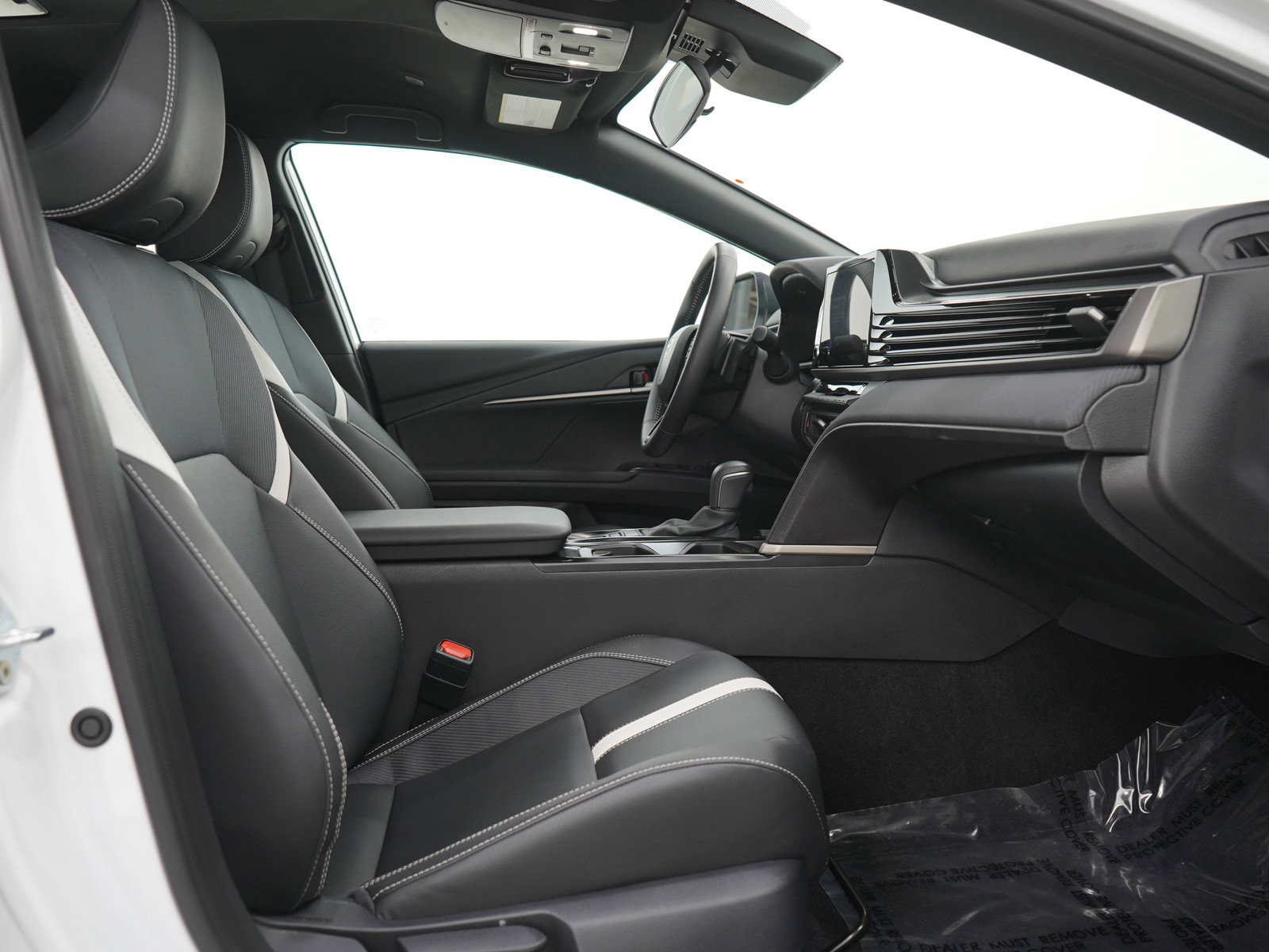 Used 2025 Toyota Camry SE image 12