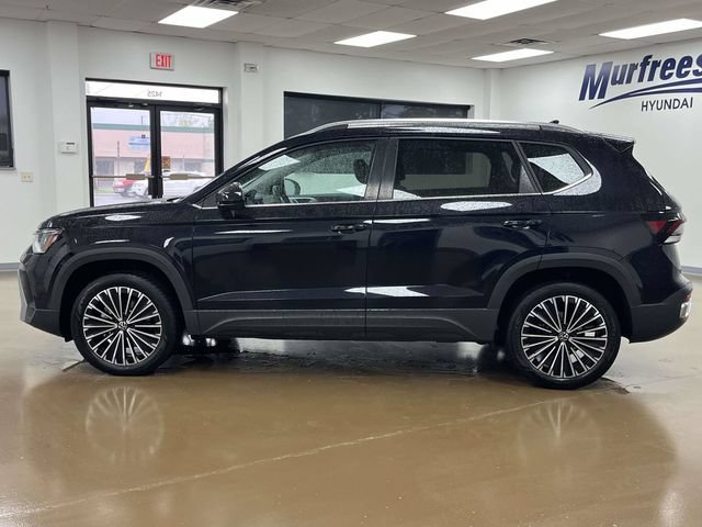 Used 2025 Volkswagen Taos SE FWD image 8