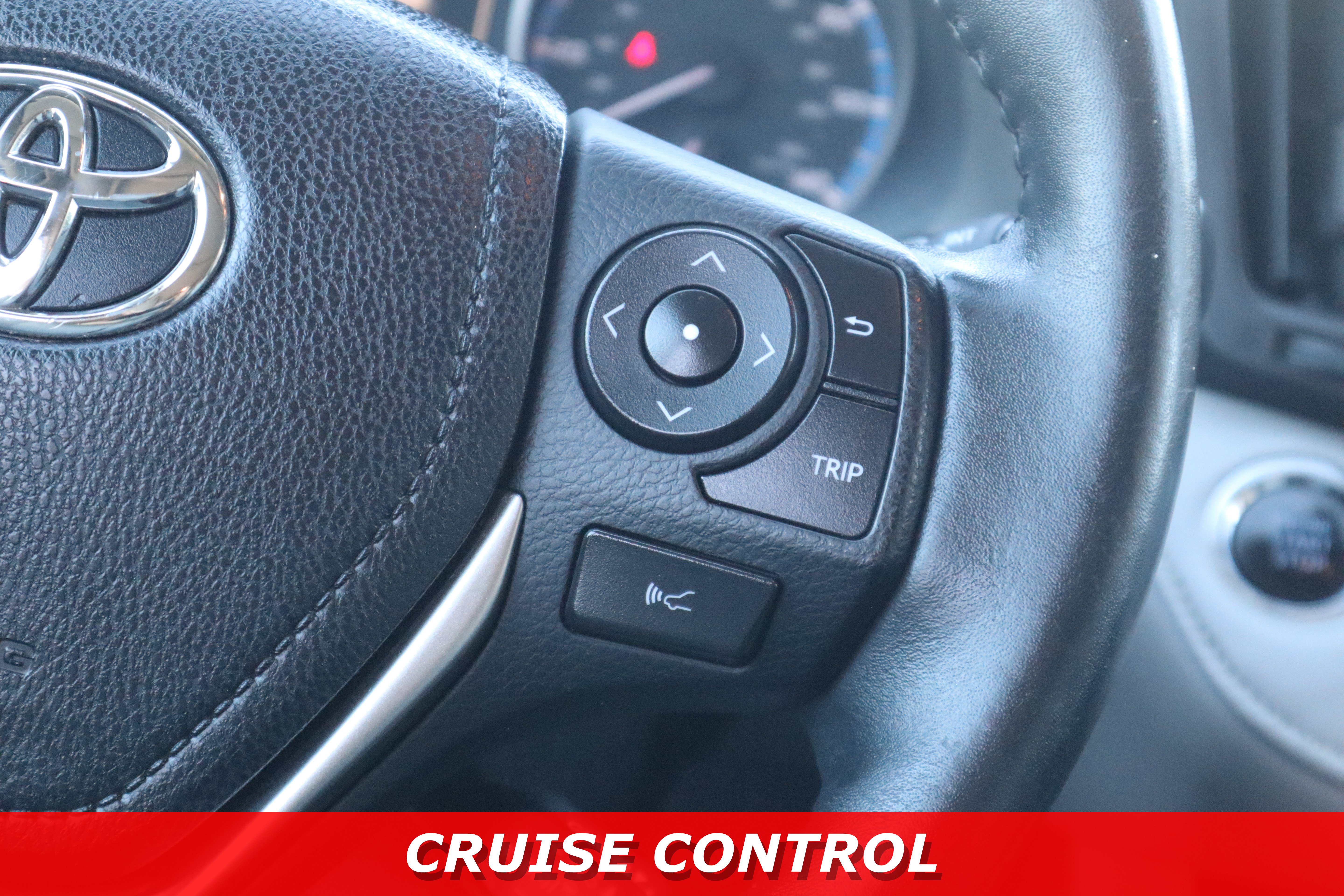 Used 2018 Toyota RAV4 XLE AWD/4WD image 16