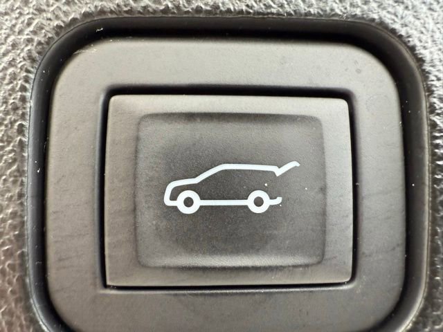 Used 2023 GMC Acadia SLE w/ Driver Convenience Package image 13