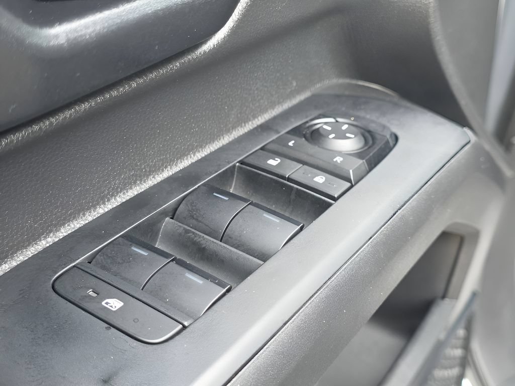 Used 2024 Toyota Tacoma SR5 AWD/4WD image 12