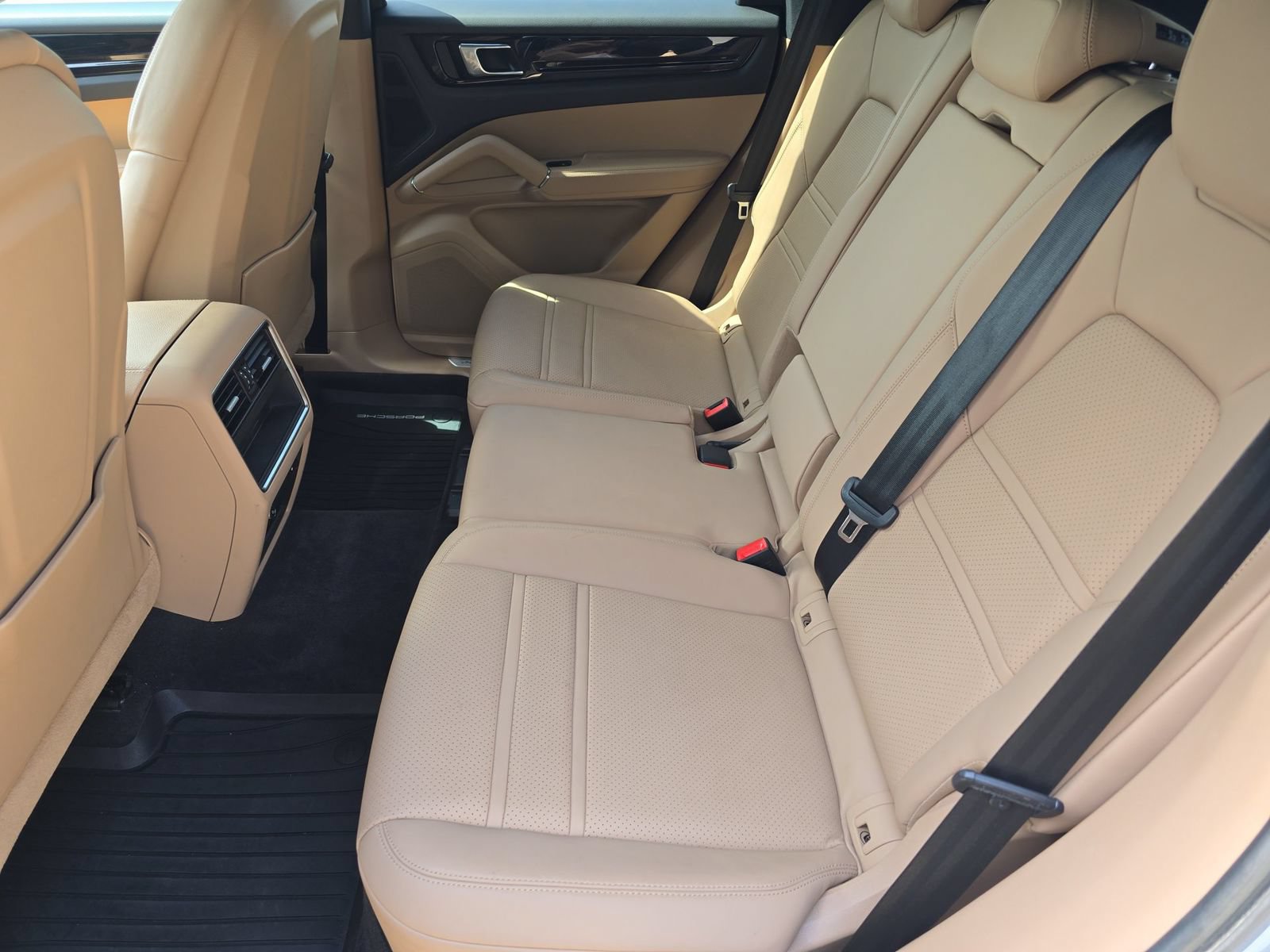 Certified 2023 Porsche Cayenne AWD/4WD image 22