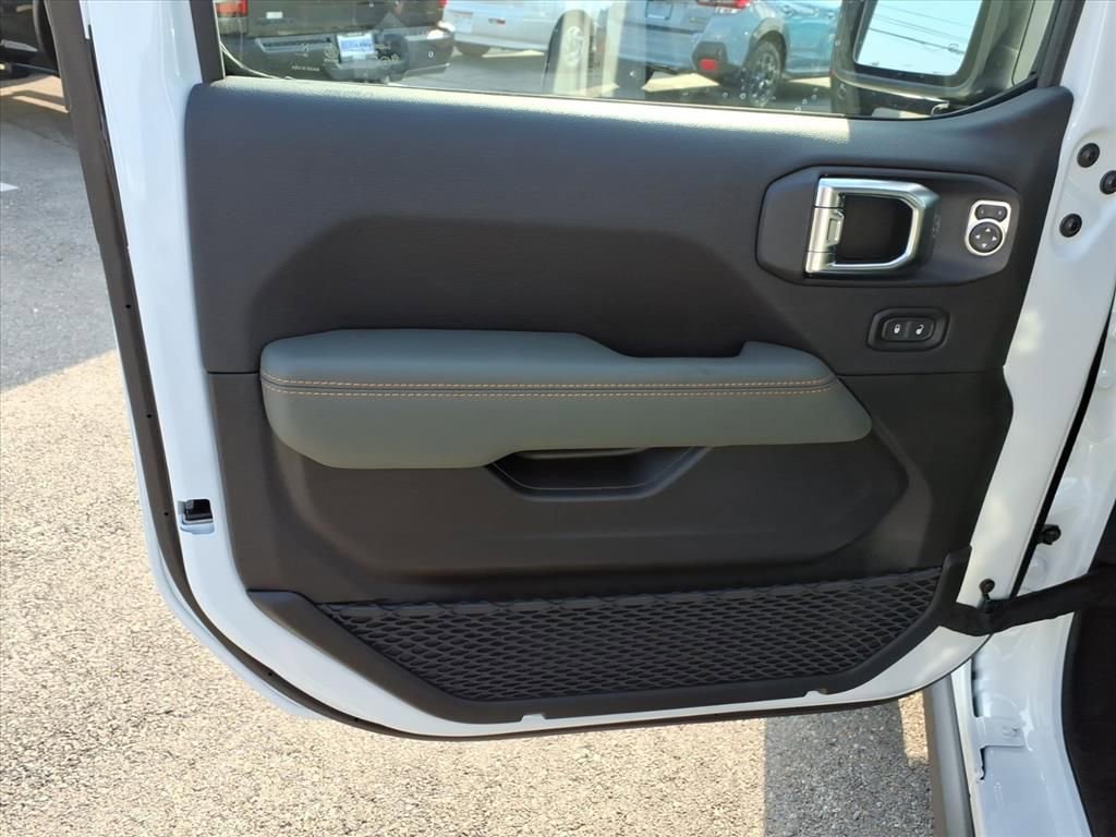 New 2025 Jeep Gladiator Mojave image 9