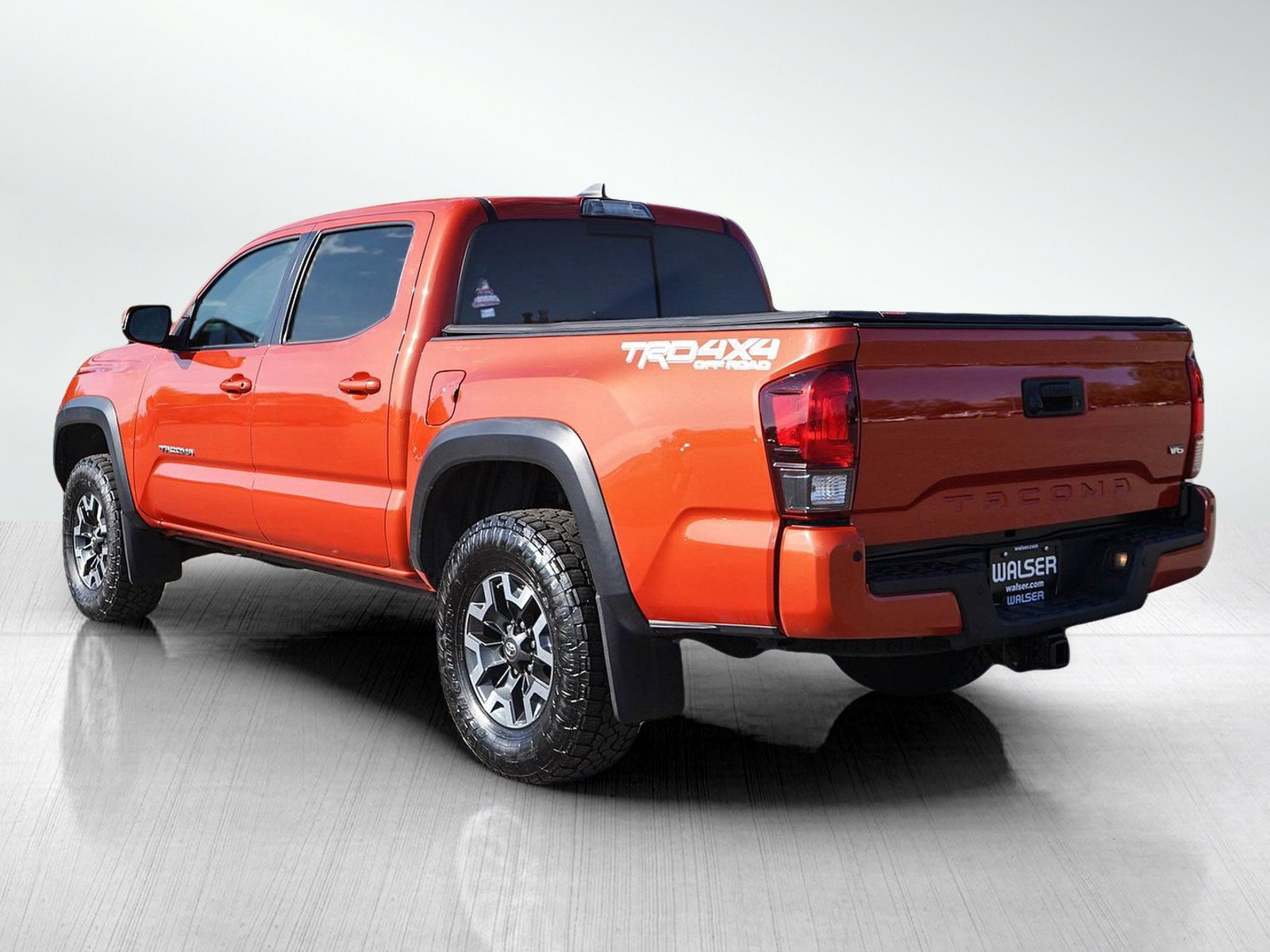 Used 2018 Toyota Tacoma TRD Off-Road w/ Technology Package AWD/4WD image 3