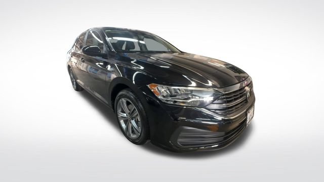 Certified 2023 Volkswagen Jetta SE FWD image 2