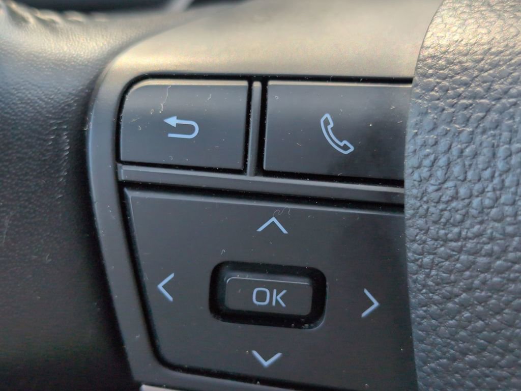 Used 2025 Toyota Camry SE image 20