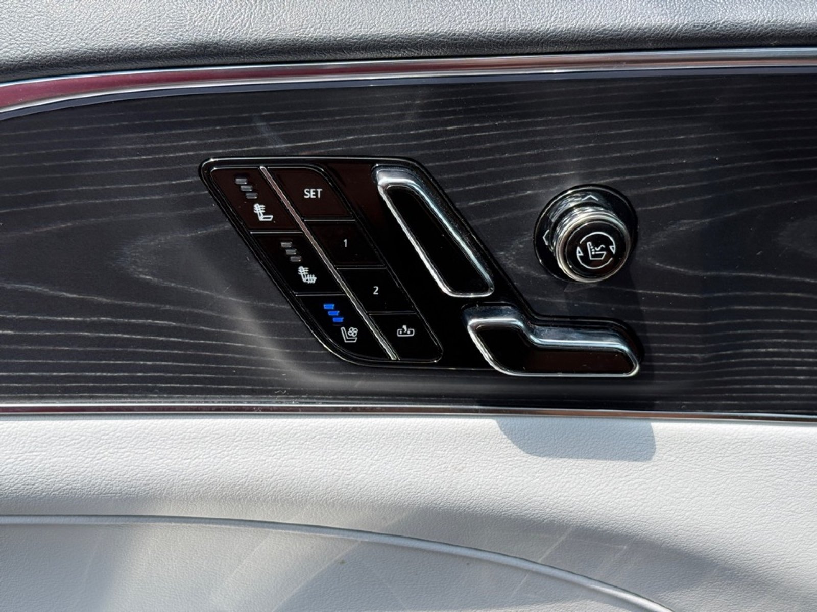 Used 2024 Cadillac Lyriq Sport AWD/4WD image 39
