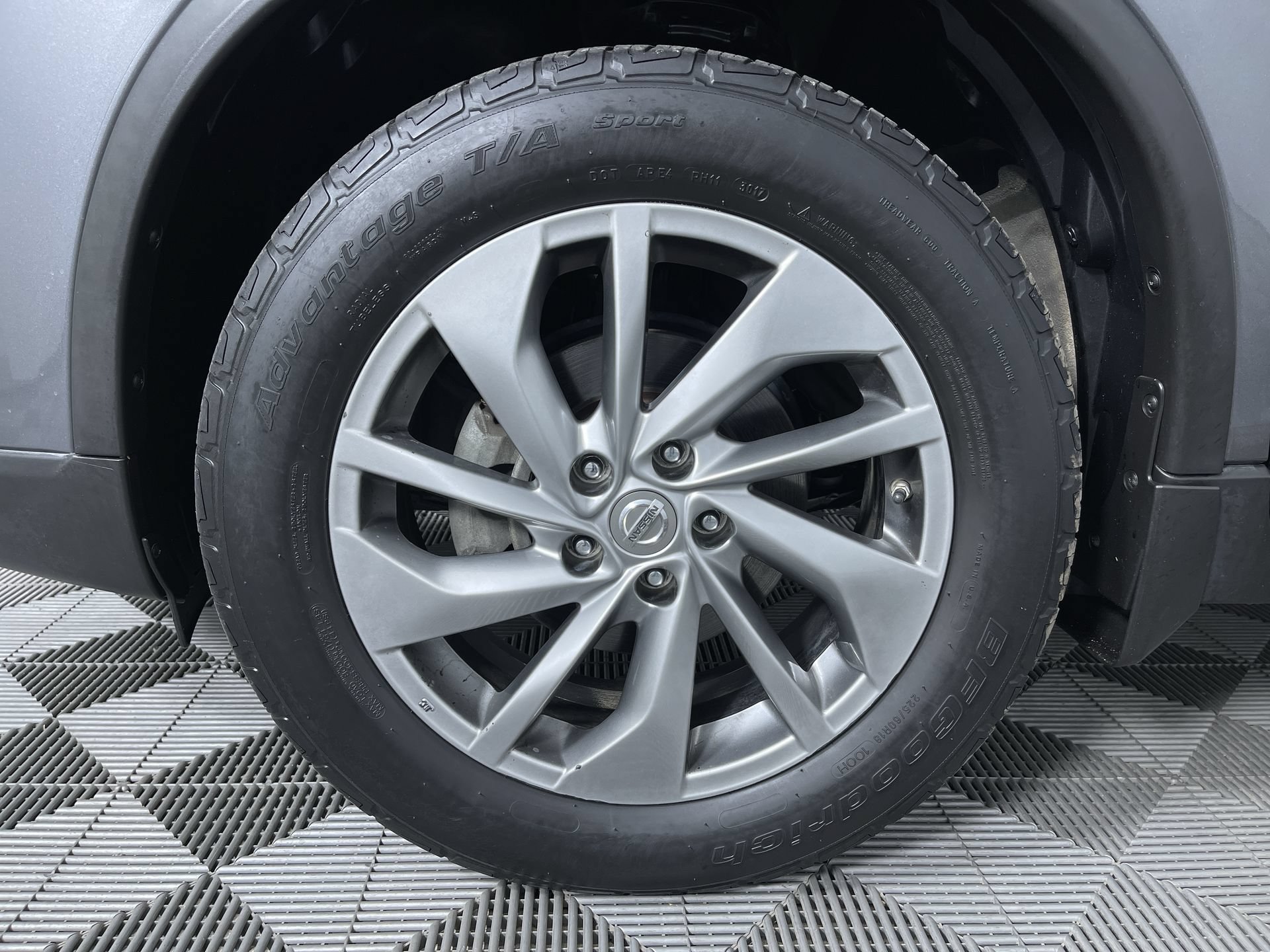 Used 2015 Nissan Rogue SL w/ SL Premium Package AWD/4WD image 25