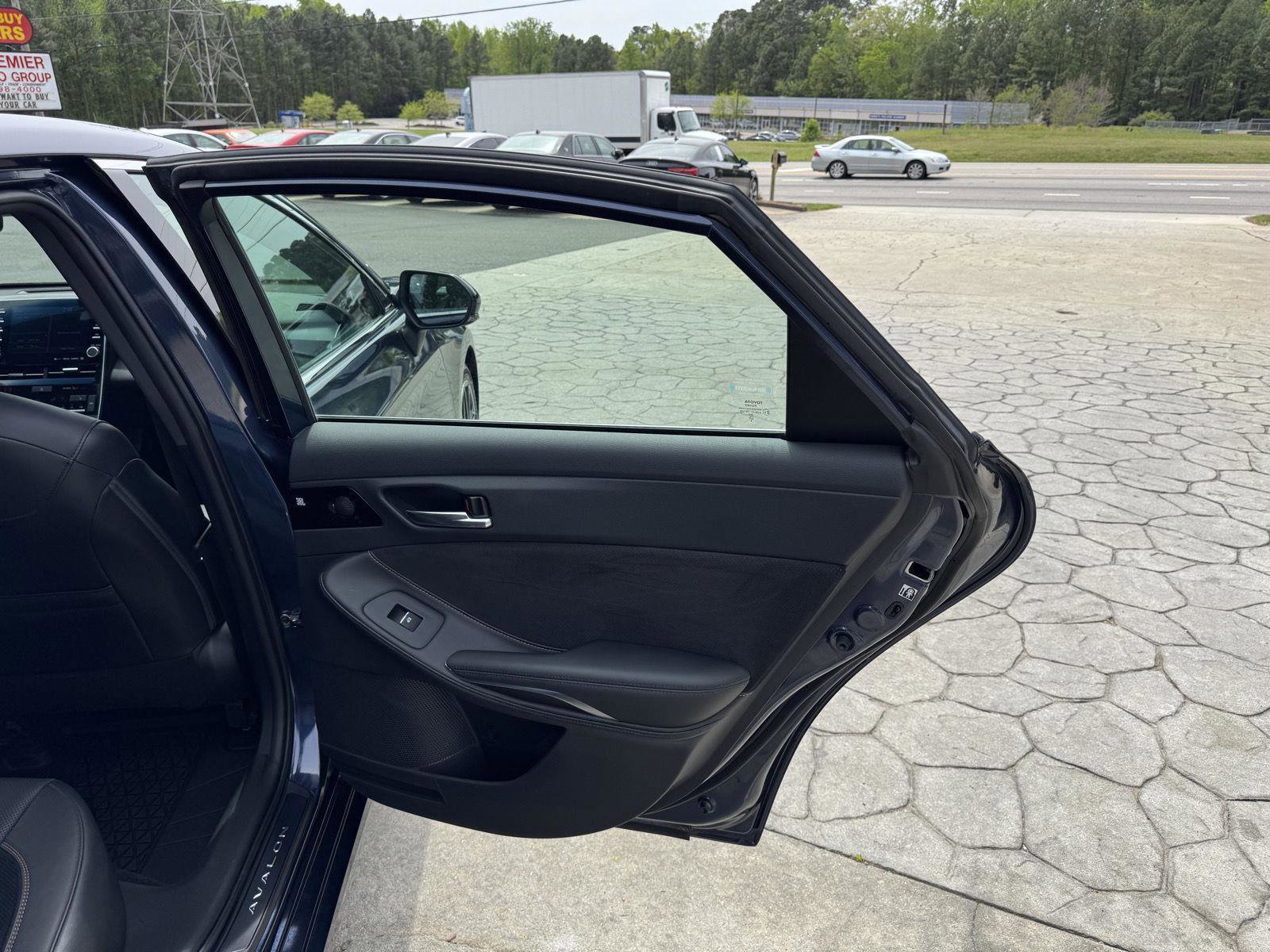 Used 2019 Toyota Avalon XSE w/ All Weather Liner Package image 16