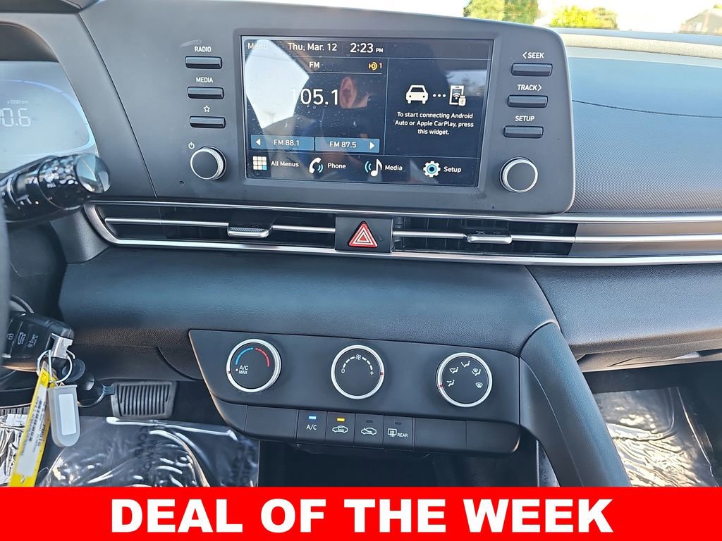 Used 2025 Hyundai Elantra SE image 19