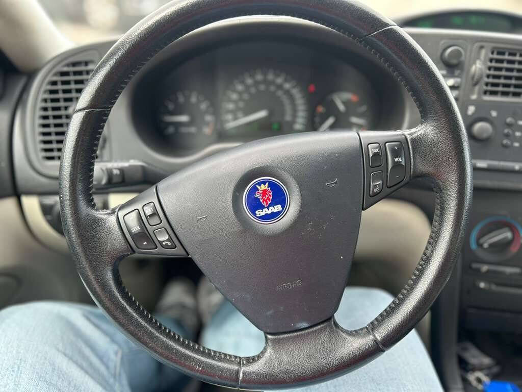 Used 2004 Saab 9-3 Linear FWD image 12