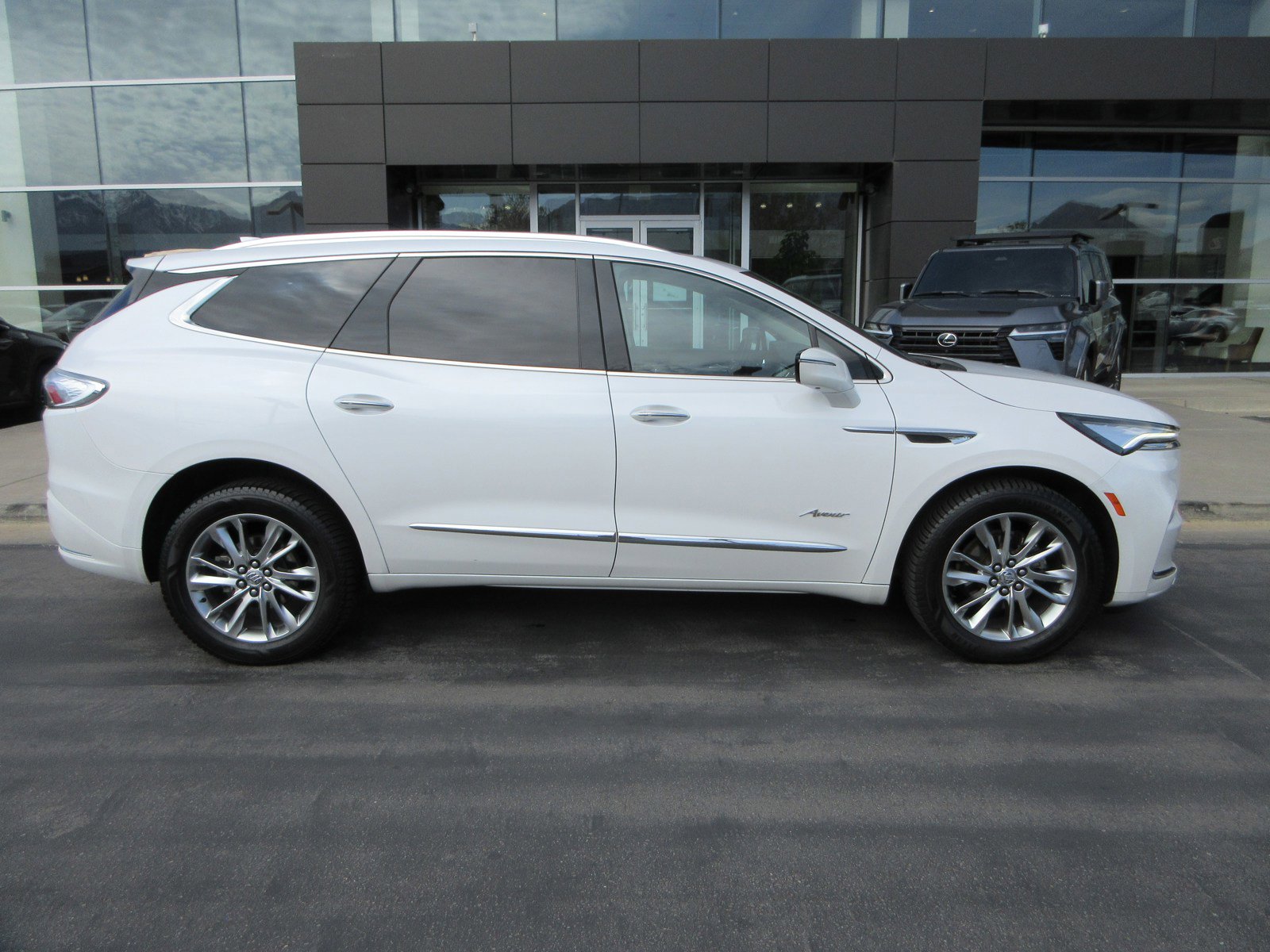 Used 2023 Buick Enclave Avenir w/ Trailering Package, 5000 lbs. image 13